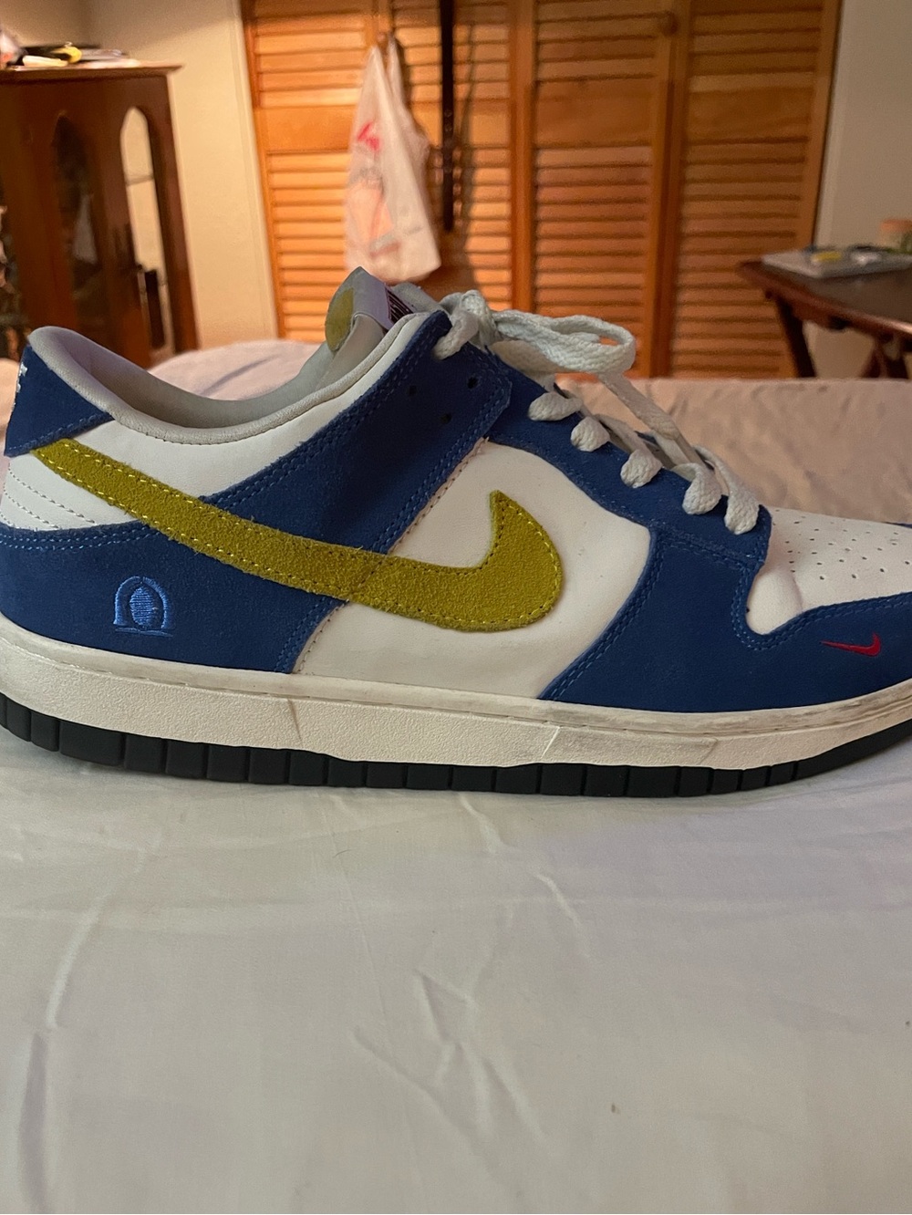 Nike Low-Top Skate Sneaker - White / Blue / Yellow